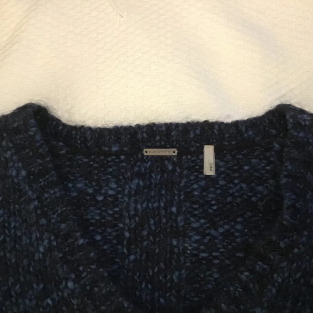 Ellie Tahari sweater - Picture 5 of 6